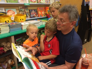 Artie reading at B and N
