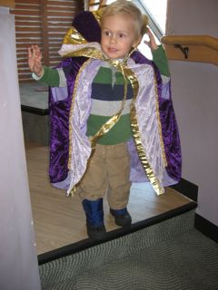 preschooler in king costume
